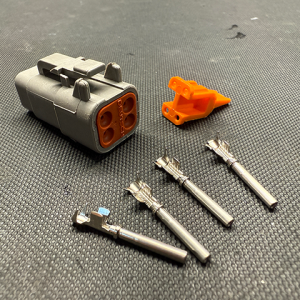 DTM06-4S connector